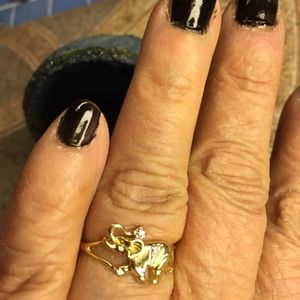 10K GTR GOLD RARE ELEPHANT RING WITH 2 SMALL DIAMONDS